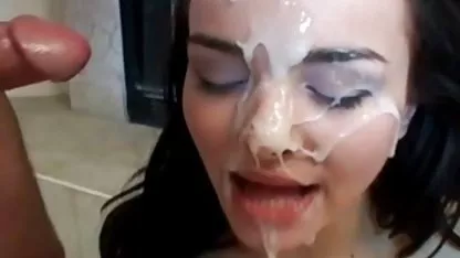 در حمام و پوند آلت تناسلی خود را عكس سكسي متحرك شهواني در کار خود