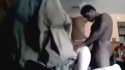 این محل, یک مرد در یک کیرتوکس متحرک حالت شوک شروع به لگد